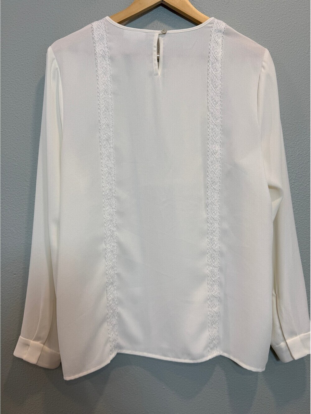 J.Jill Cream Lace Trim Pintucked Blouse - Women's Medium NWOT - Picture 4 of 5